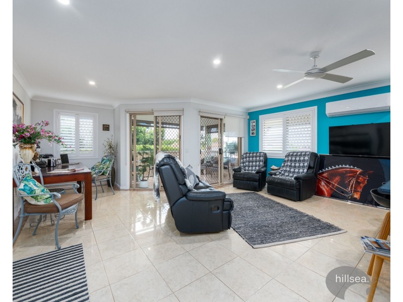 2/5 Errol Avenue, Paradise Point QLD 4216