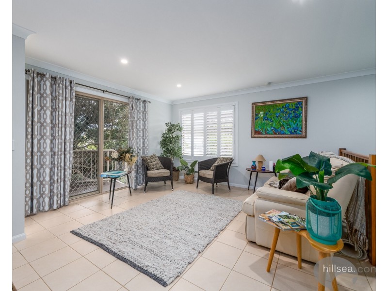 2/5 Errol Avenue, Paradise Point QLD 4216