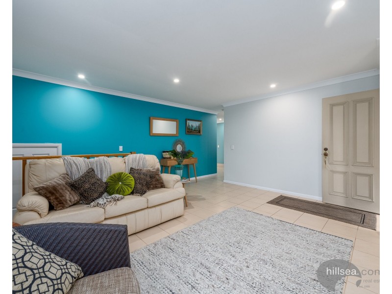 2/5 Errol Avenue, Paradise Point QLD 4216