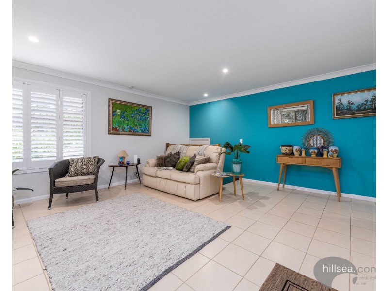 2/5 Errol Avenue, Paradise Point QLD 4216
