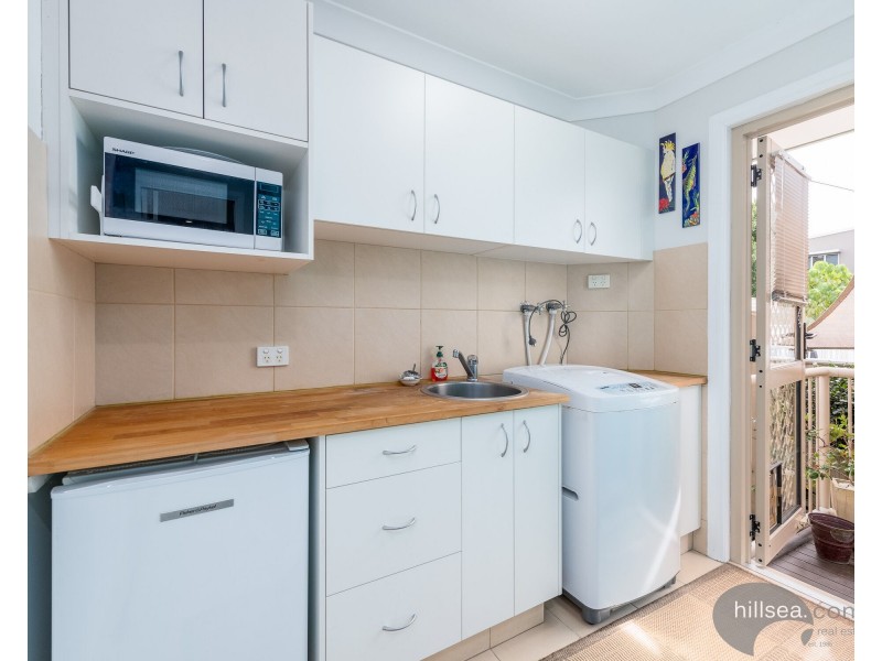 2/5 Errol Avenue, Paradise Point QLD 4216