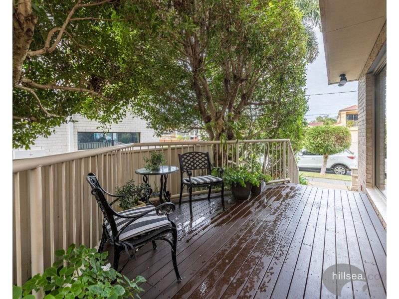 2/5 Errol Avenue, Paradise Point QLD 4216