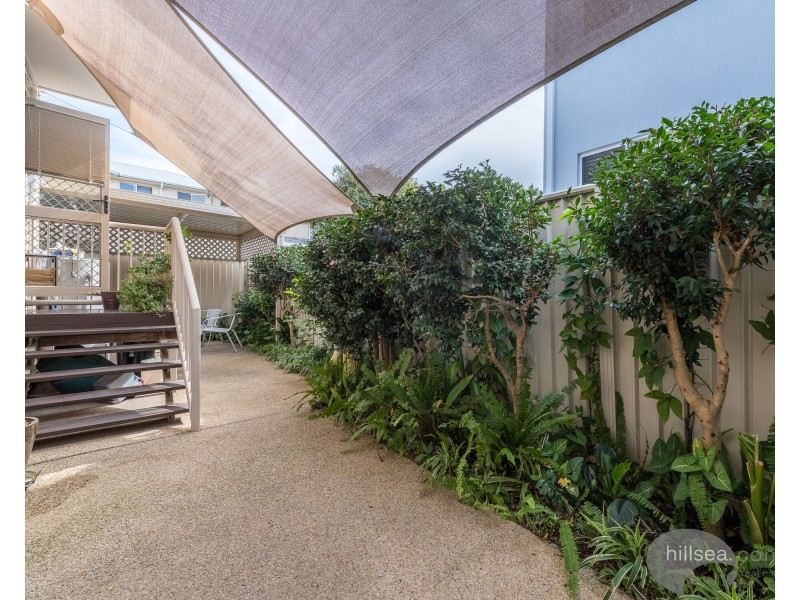 2/5 Errol Avenue, Paradise Point QLD 4216