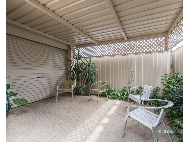2/5 Errol Avenue, Paradise Point QLD 4216