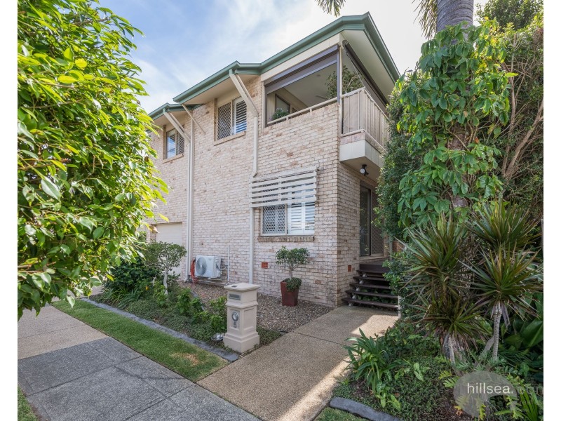 2/5 Errol Avenue, Paradise Point QLD 4216