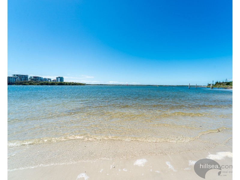 2/5 Errol Avenue, Paradise Point QLD 4216