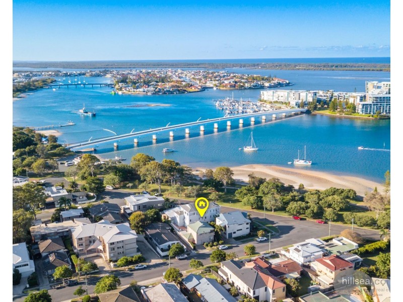 2/5 Errol Avenue, Paradise Point QLD 4216