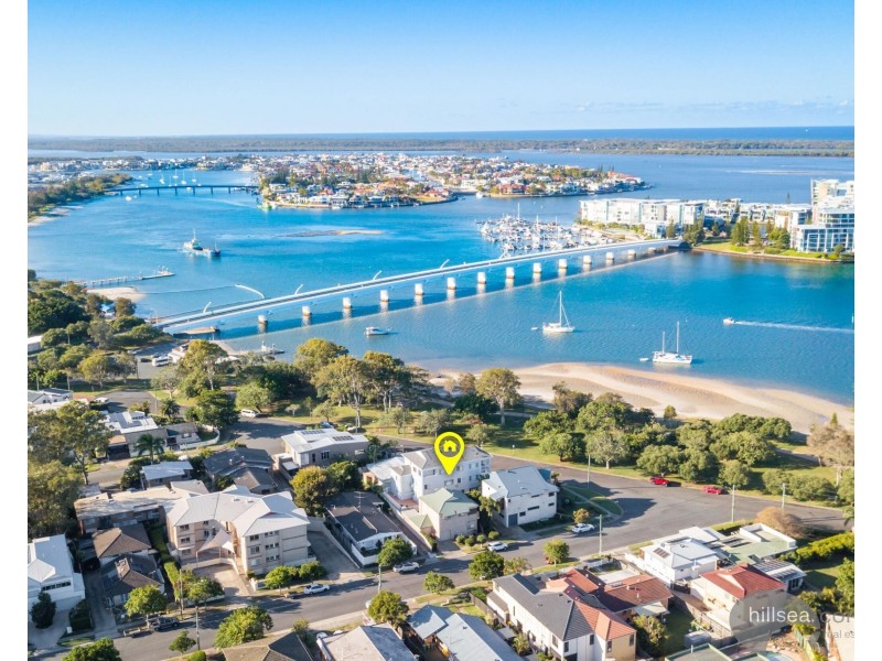 2/5 Errol Avenue, Paradise Point QLD 4216