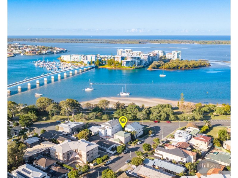 2/5 Errol Avenue, Paradise Point QLD 4216