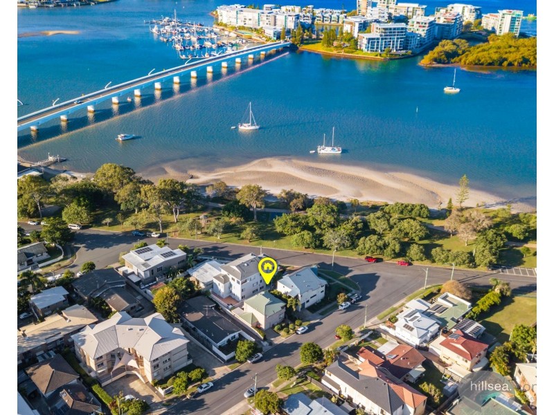 2/5 Errol Avenue, Paradise Point QLD 4216