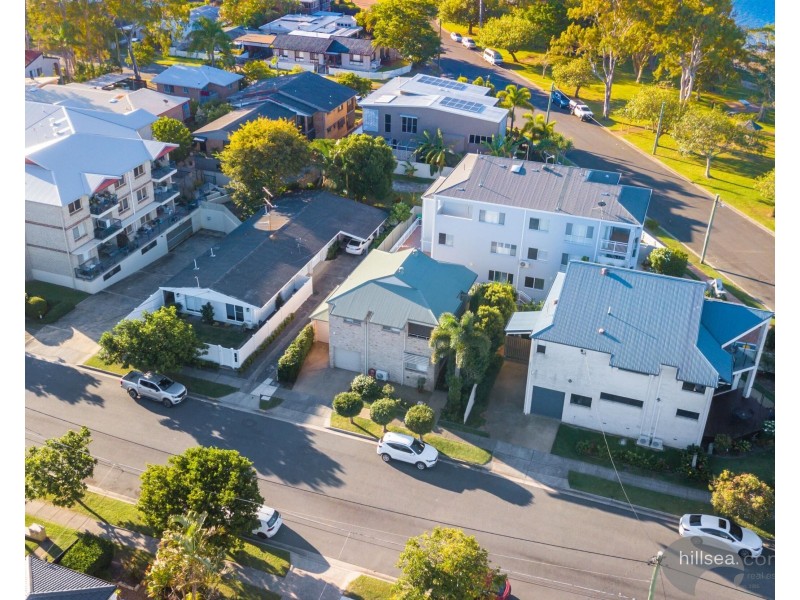 2/5 Errol Avenue, Paradise Point QLD 4216