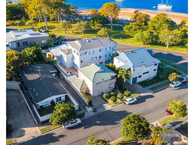 2/5 Errol Avenue, Paradise Point QLD 4216