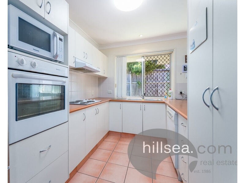2/9 Jacqueline Avenue, Labrador QLD 4215