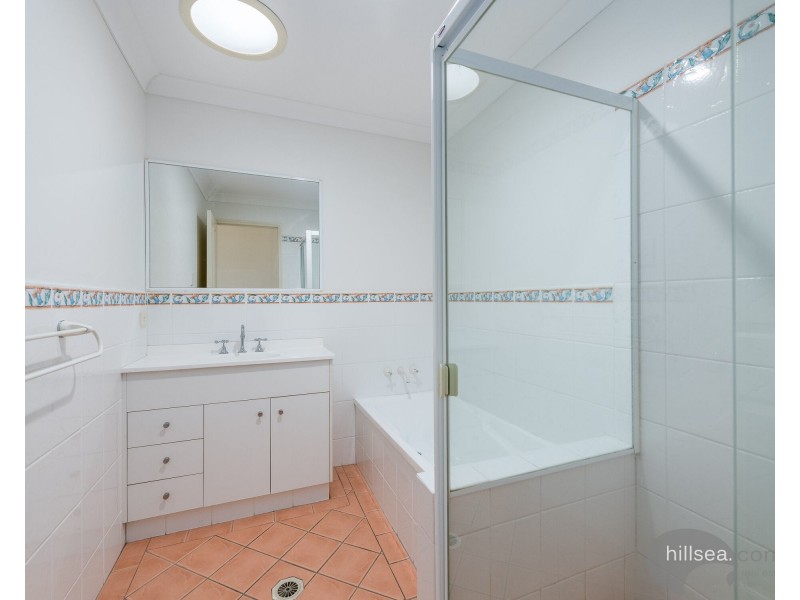 2/9 Jacqueline Avenue, Labrador QLD 4215