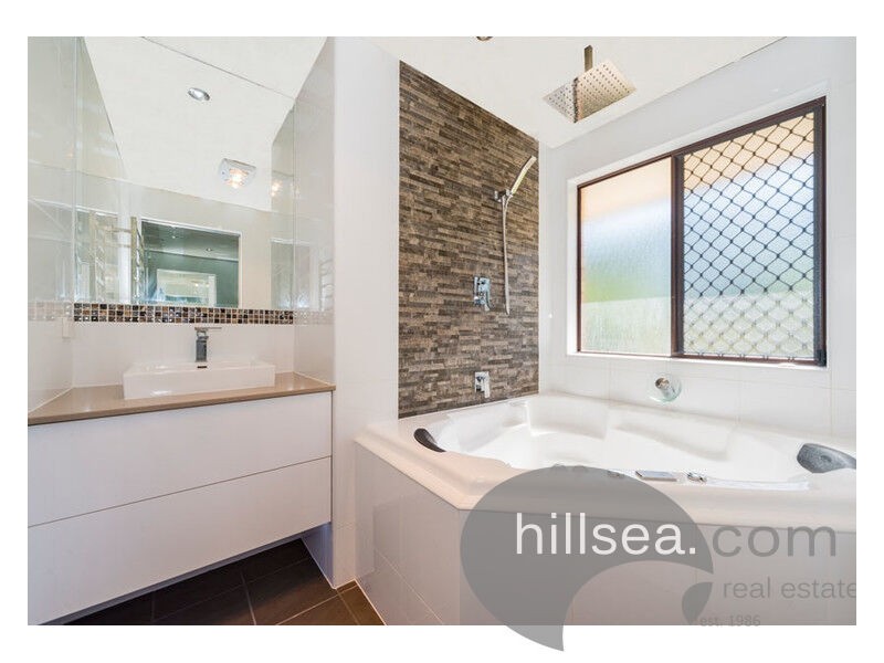 15 Hansford Road, Coombabah QLD 4216