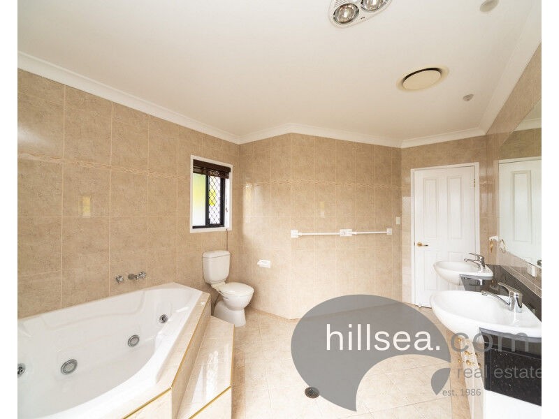 69 Arun Drive, Arundel QLD 4214