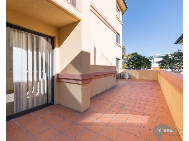 1/2 Madang Crescent, Runaway Bay QLD 4216