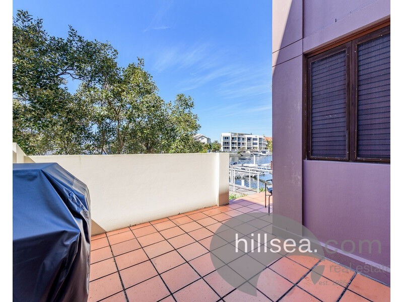 17/89-91 Bayview Street, Runaway Bay QLD 4216
