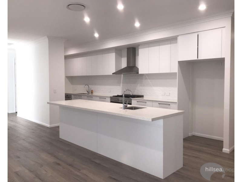 50 Bruce Avenue, Paradise Point QLD 4216