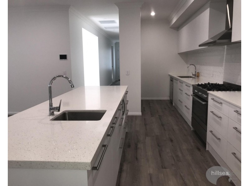 50 Bruce Avenue, Paradise Point QLD 4216