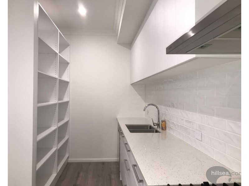 50 Bruce Avenue, Paradise Point QLD 4216