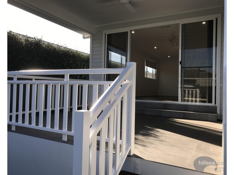 50 Bruce Avenue, Paradise Point QLD 4216