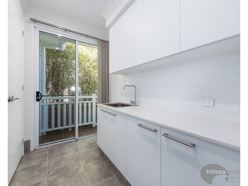 50 Bruce Avenue, Paradise Point QLD 4216