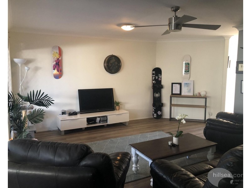 8 County Close, Parkwood QLD 4214