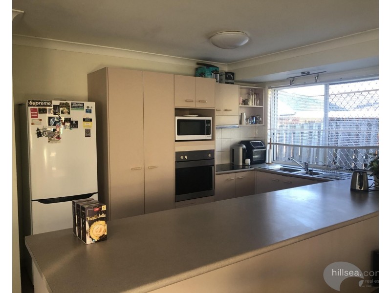 8 County Close, Parkwood QLD 4214