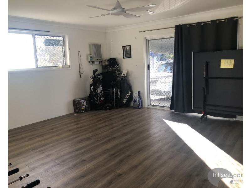 8 County Close, Parkwood QLD 4214