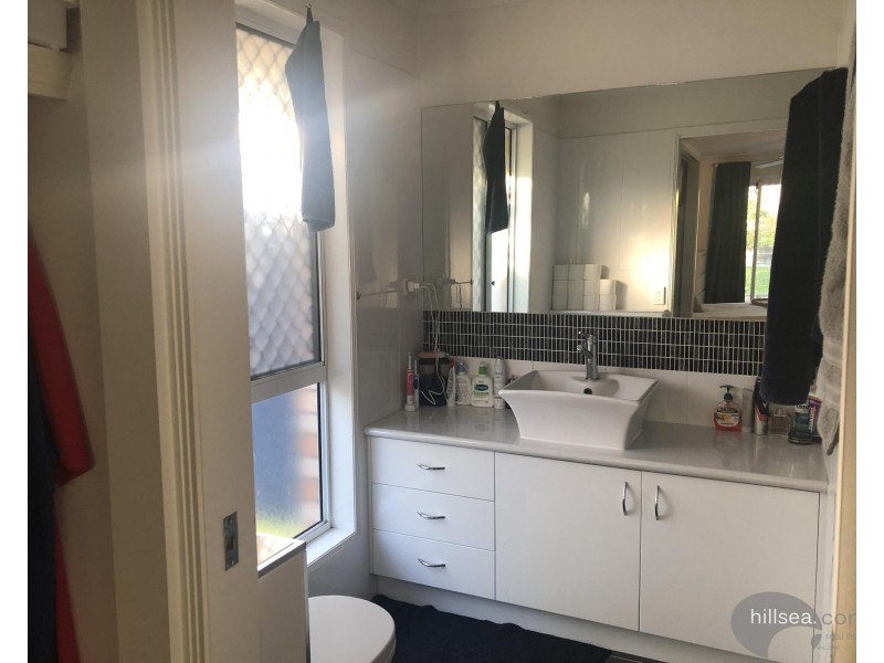 8 County Close, Parkwood QLD 4214