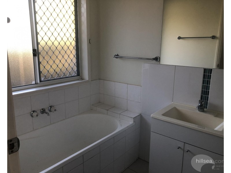 8 County Close, Parkwood QLD 4214