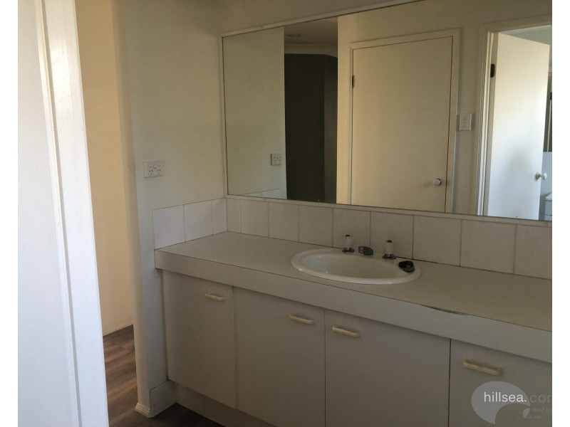 8 County Close, Parkwood QLD 4214