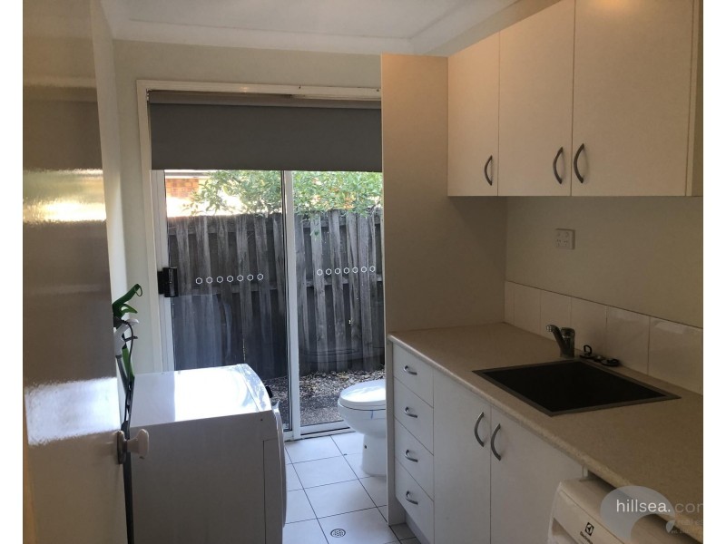 8 County Close, Parkwood QLD 4214