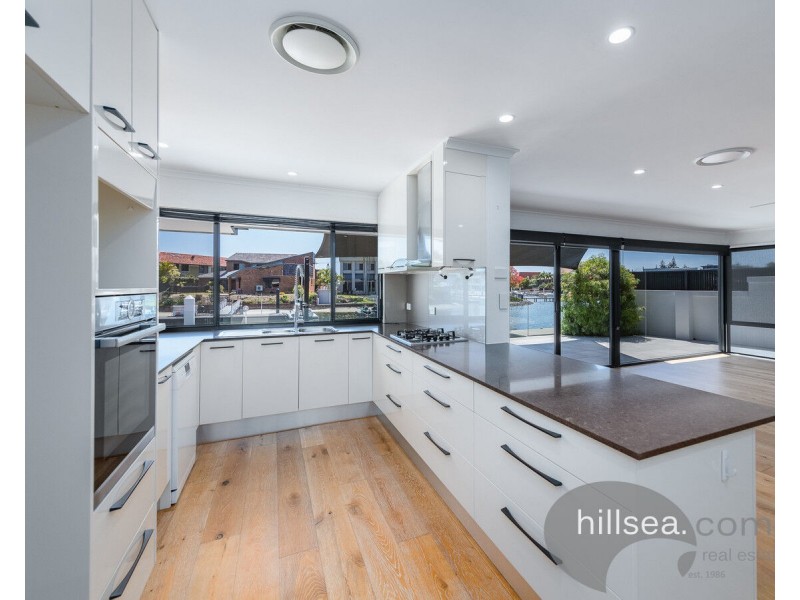 359 Bayview Street, Hollywell QLD 4216