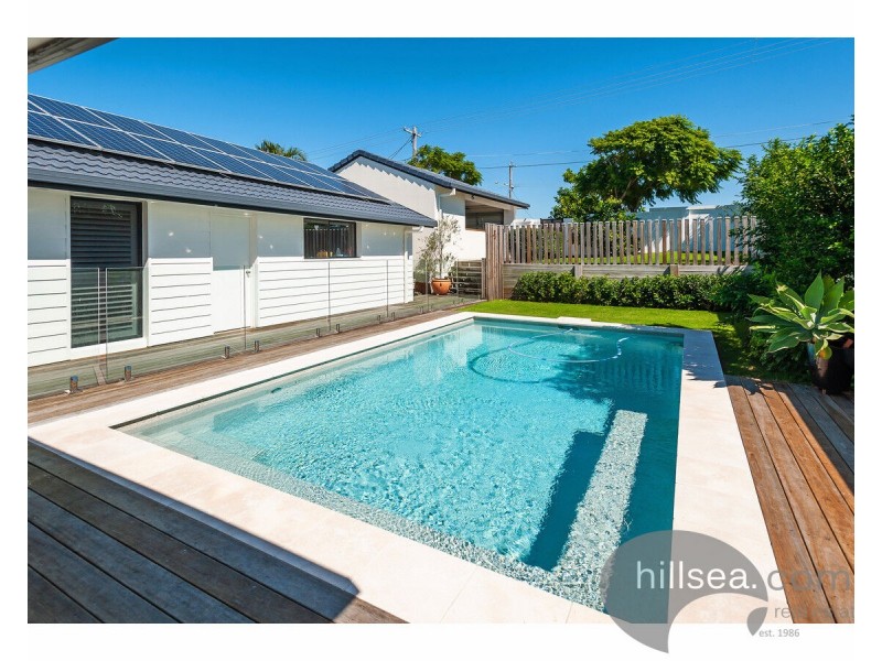 359 Bayview Street, Hollywell QLD 4216
