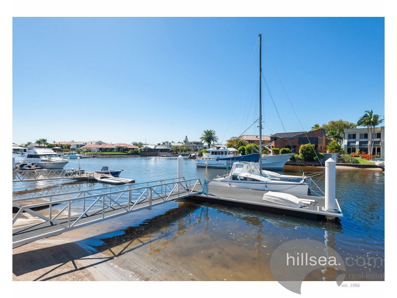 359 Bayview Street, Hollywell QLD 4216