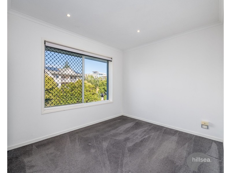 10/4 Madang Crescent, Runaway Bay QLD 4216