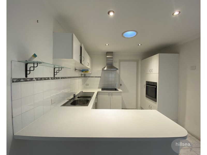 2/9 Cassandra Crescent, Labrador QLD 4215