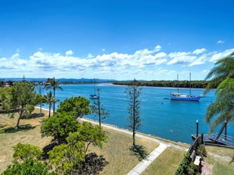 13/8 Paradise Parade, Paradise Point QLD 4216
