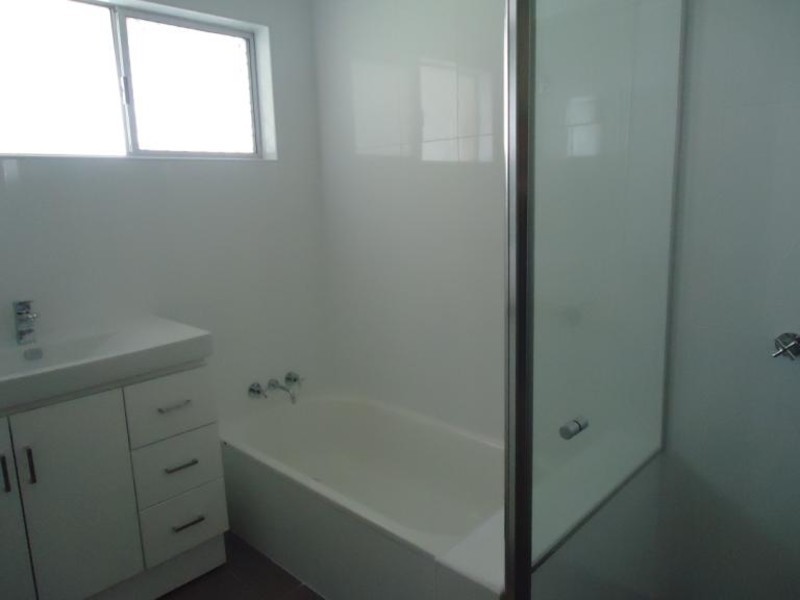 148 Government Road, Labrador QLD 4215