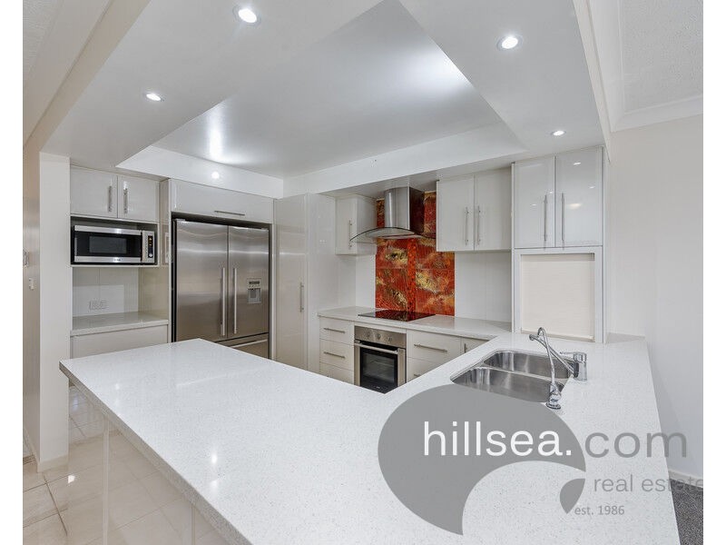 2/3 Vernia Place, Biggera Waters QLD 4216