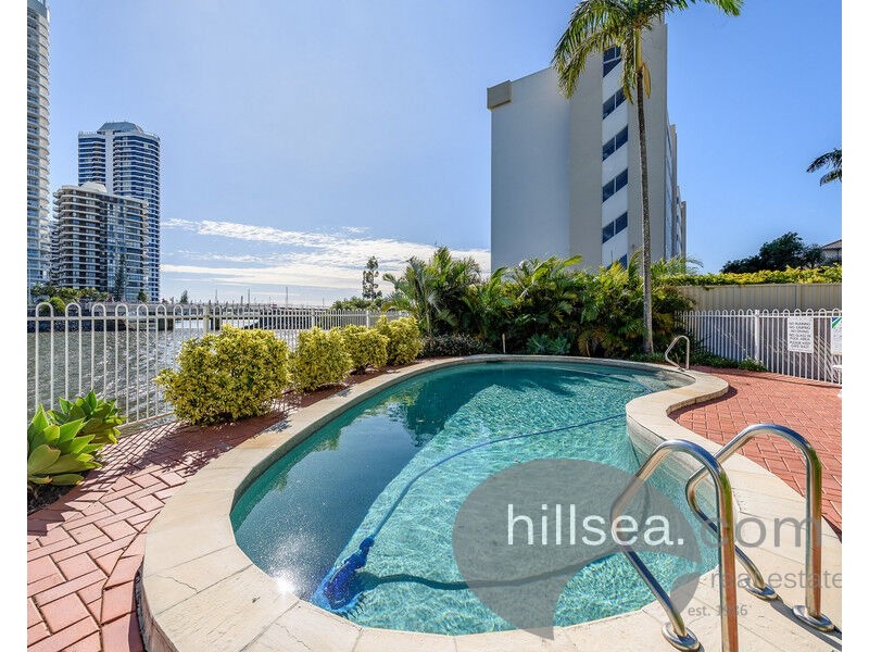 2/3 Vernia Place, Biggera Waters QLD 4216