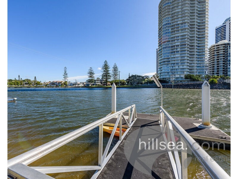 2/3 Vernia Place, Biggera Waters QLD 4216