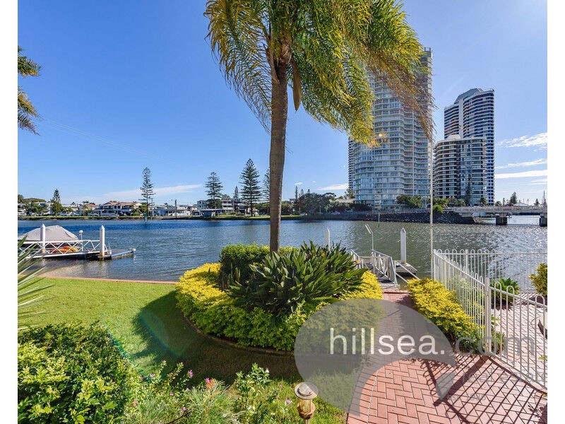 2/3 Vernia Place, Biggera Waters QLD 4216