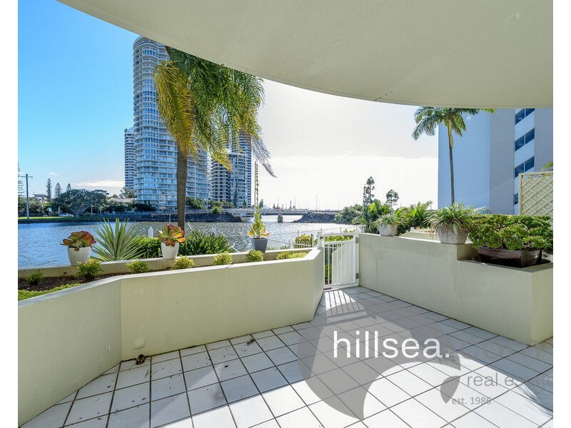 2/3 Vernia Place, Biggera Waters QLD 4216