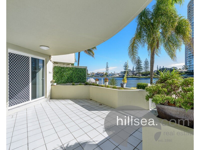 2/3 Vernia Place, Biggera Waters QLD 4216