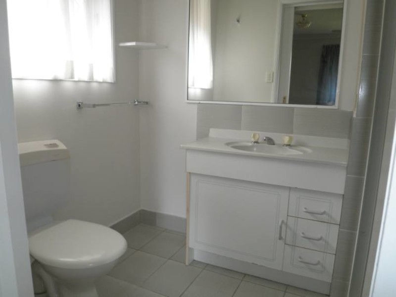 76 Open Drive, Arundel QLD 4214