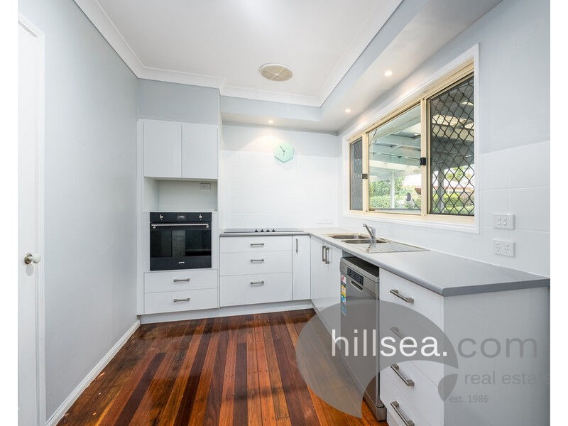 90 Robert Street, Labrador QLD 4215