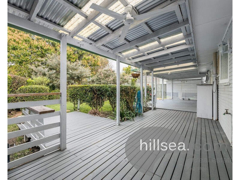 90 Robert Street, Labrador QLD 4215